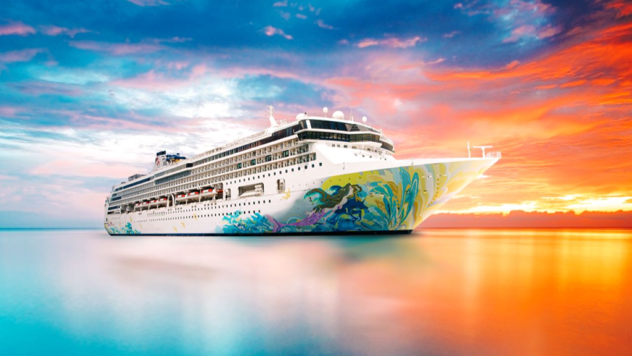 This Diwali, celebrate under the stars at sea with Resorts World Cruises!